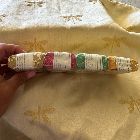 Bee & Flower 4 Pack Ginseng / Jasmine / Rose / Sandalwood Soaps. - Picture 7 of 7